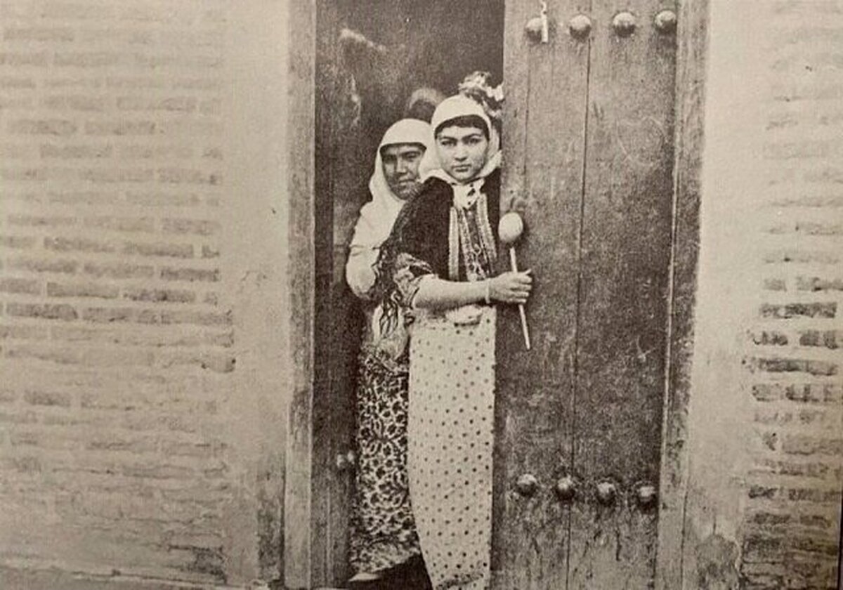 سوگلی ناصرالدین‌شاه را با لباس چینی ببینید