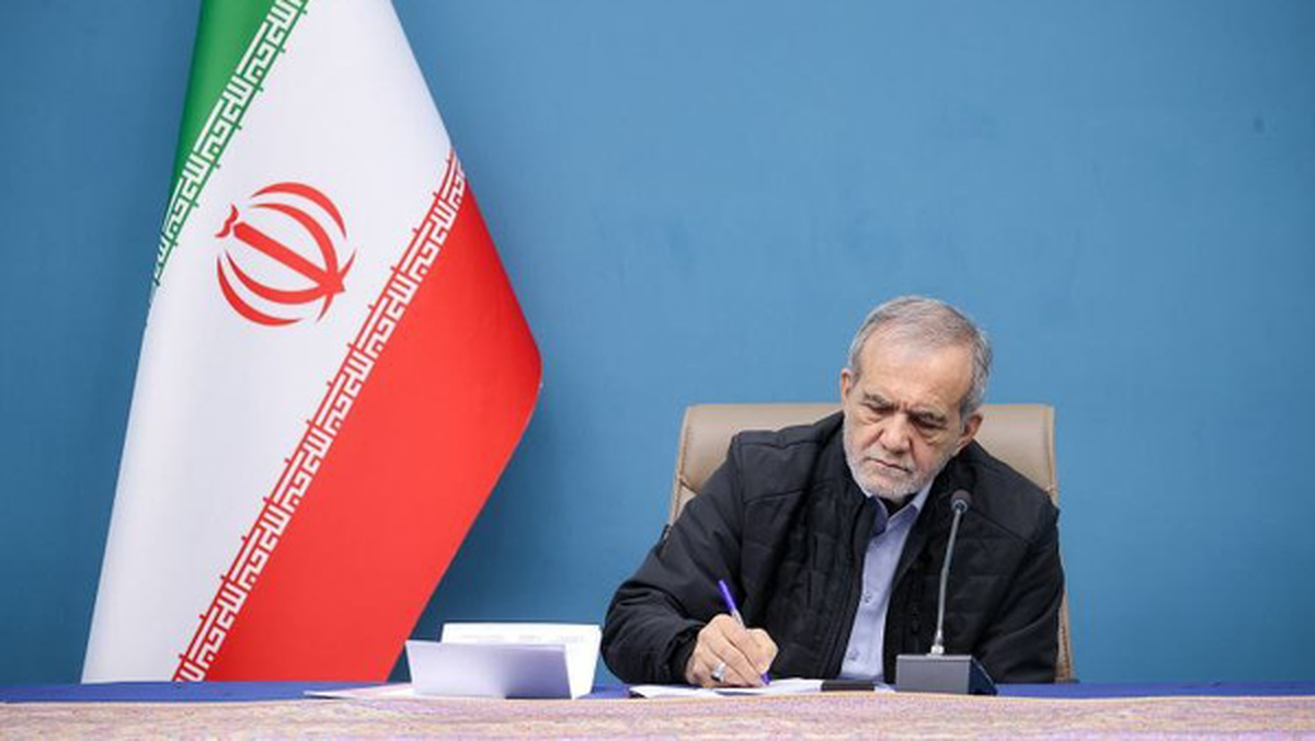 پزشکیان: خبرنگار، فرمانده خط مقدم دفاع از حقیقت است