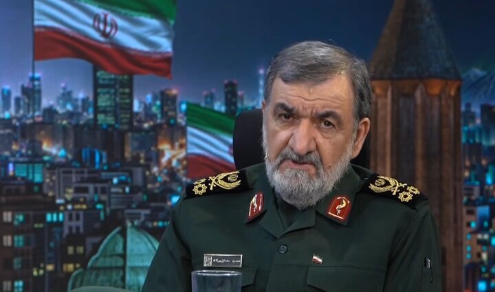 خاطره محسن رضایی از نحوه آشنایی با آیت‌الله مجتبی خامنه‌ای/ امام شهید ما  بسیاری از مسائل حکومتی و پیچ و خم ها را به ایشان یاد داده است