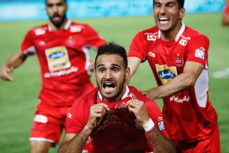 تلاش باشگاه پرسپولیس برای توافق با احمد نوراللهی، ستاره محبوب هواداران این تیم همچنان ادامه دارد.