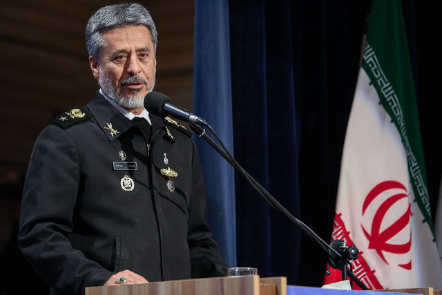 دریادار سیاری: مردم با حضور میلیونی خود در مراسم وداع با رهبر شهید حماسه آفریدند