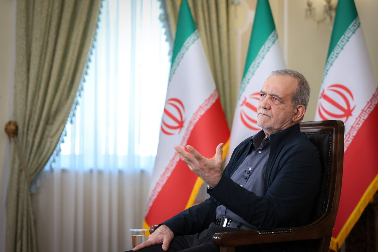 پزشکیان: هرگز نمیتوان حوادث دیماه را از یاد برد/ چهرهای که برخی از آیتالله سید مجتبی خامنهای ترسیم میکنند، با واقعیت متفاوت است